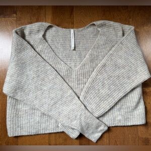 NWOT - ARITZIA - The Group Babaton - Cream Sweater